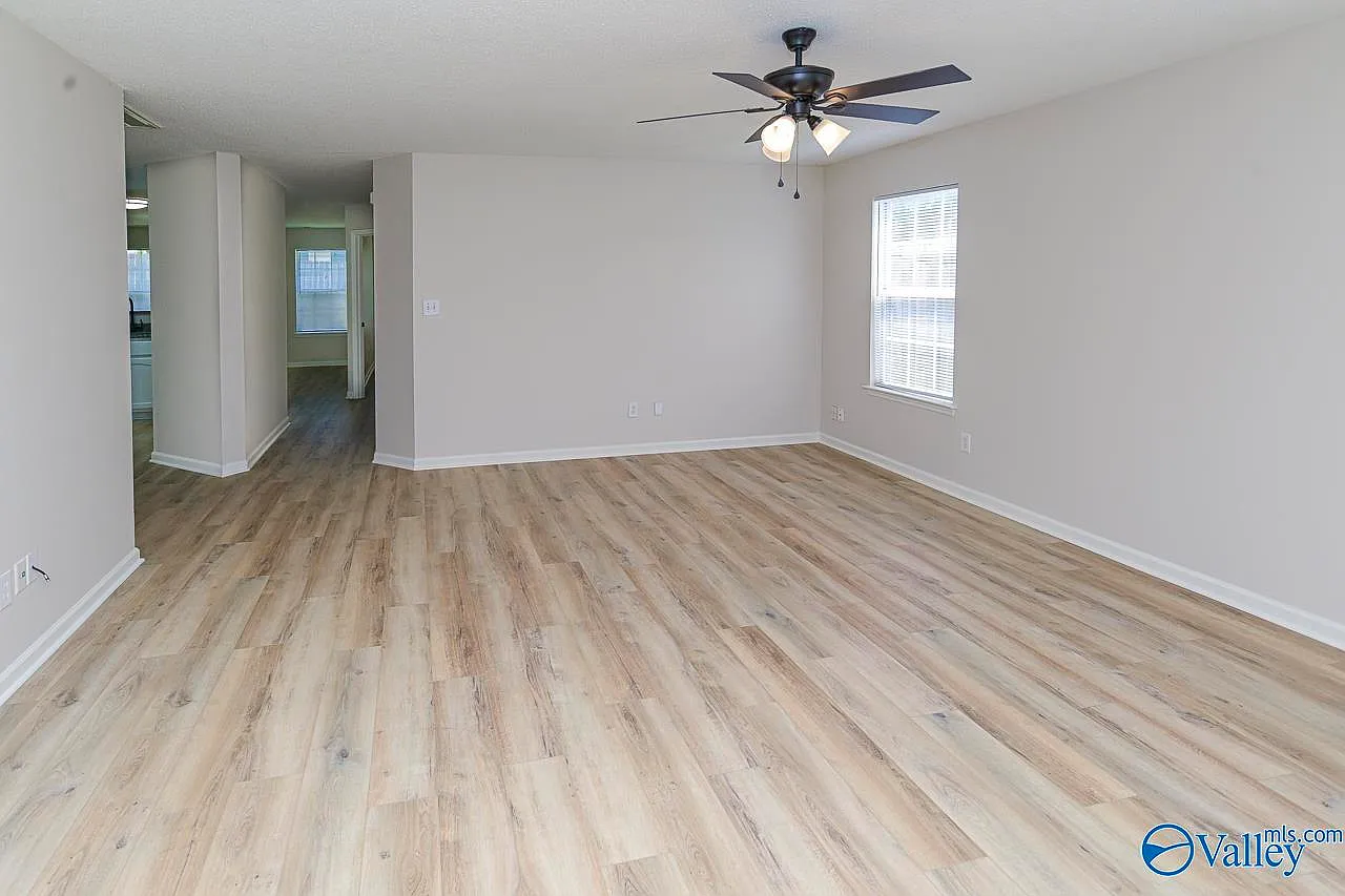 3 bed, 2.0 bath, 1596 sqft, $2,071 — Photo 3