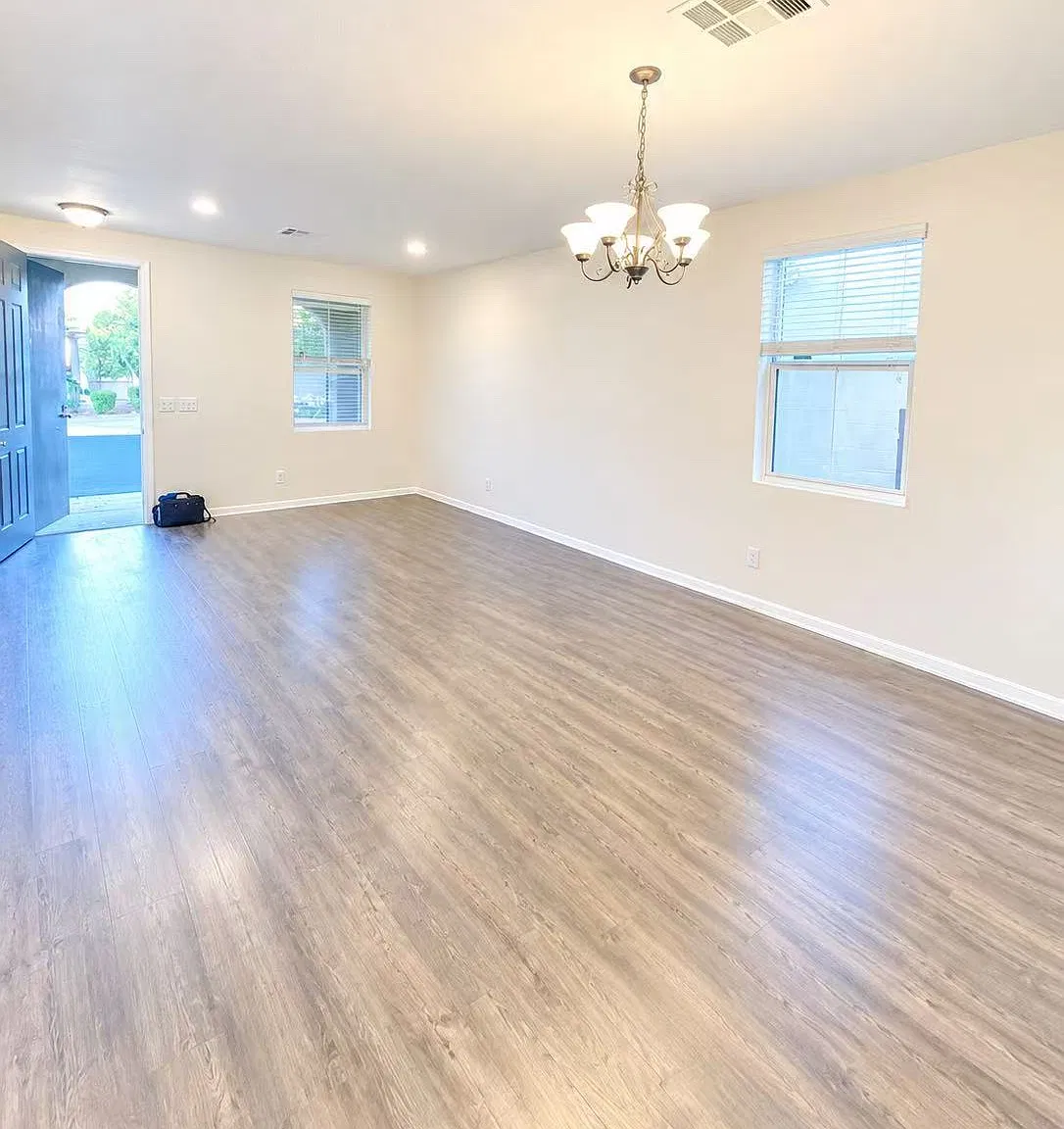 3 bed, 2467 sqft, $2,300 — Photo 3