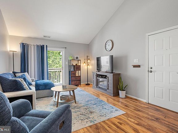 4th image of 1095 Tristram Cir