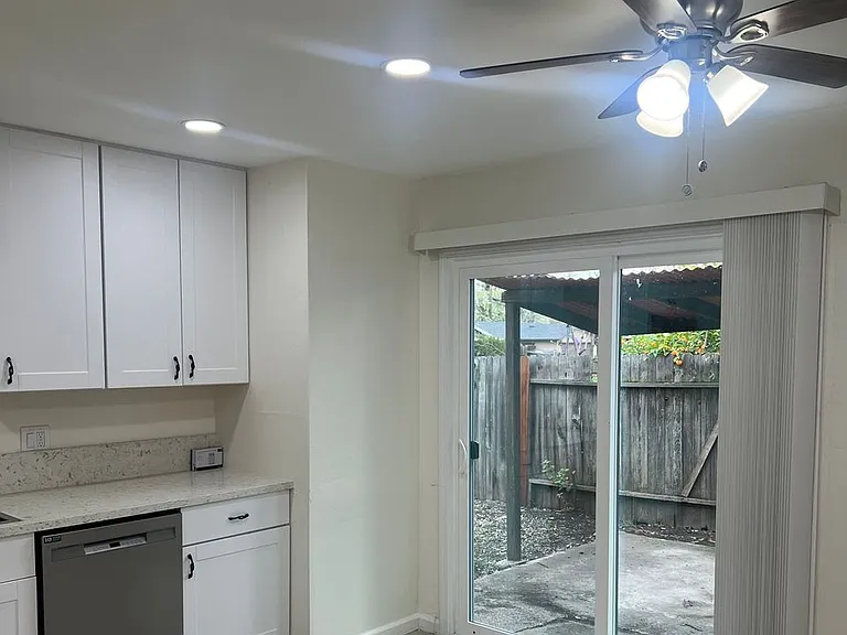 310 Graves Ave — Photo 2