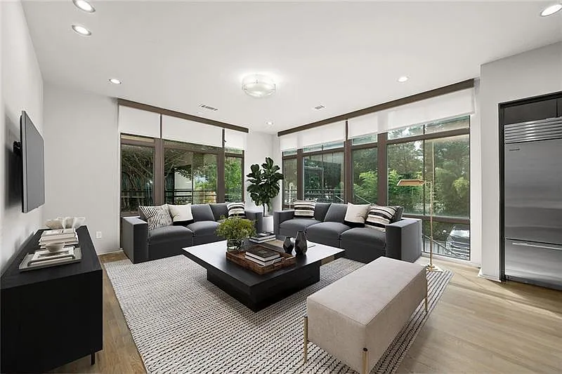 3 bed, 3.5 bath, 3945 sqft, $8,500 — Photo 3