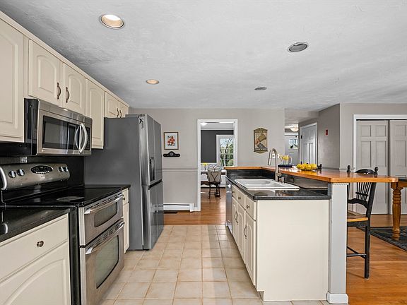4th image of 387 W Main St