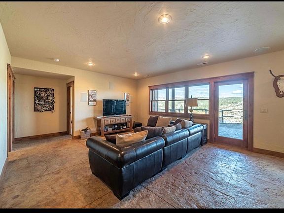 5th image of 3811 Deer Park Dr