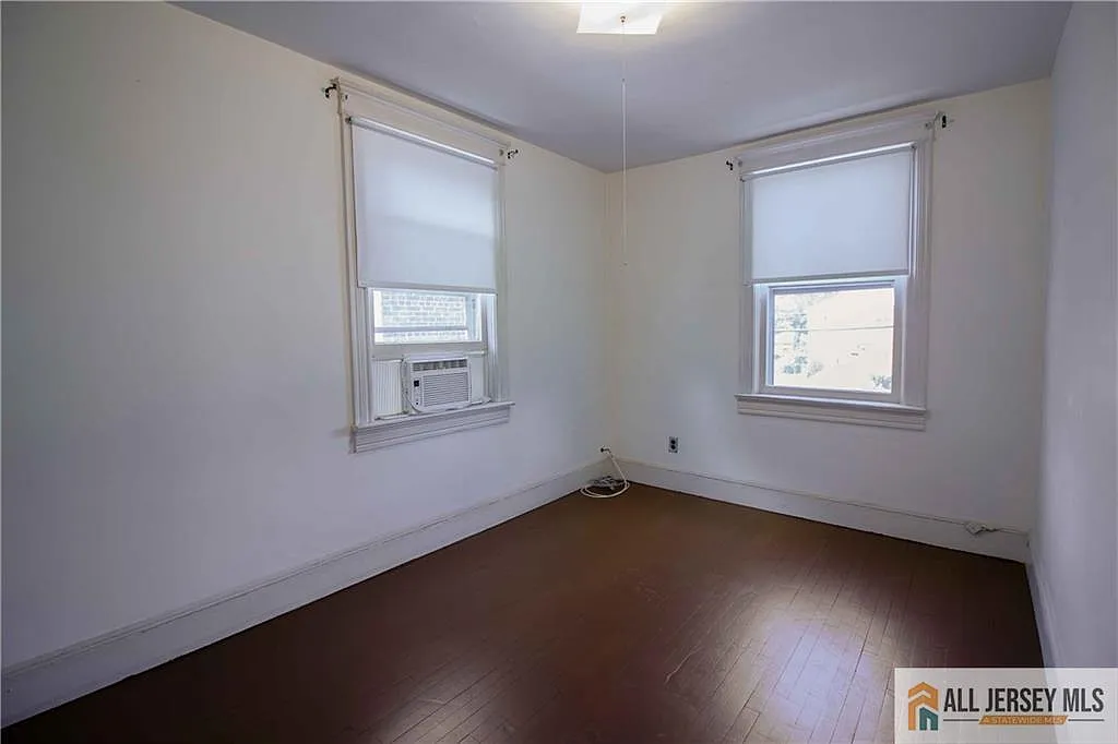 1 bed, 1.0 bath, 1468 sqft, $1,400 — Photo 3