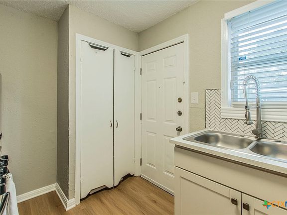5th image of 806-808 Estelle Ave