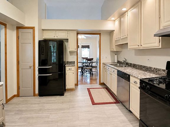 2nd image of 1010 Fox Run Ln