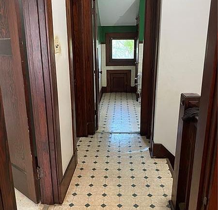 3rd image of 615 Singer Pl