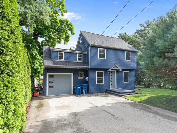 2084 S Point Comfort Rd, Oshkosh, WI 54902