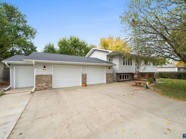 7407 N Cliff Ave, Sioux Falls, SD 57104
