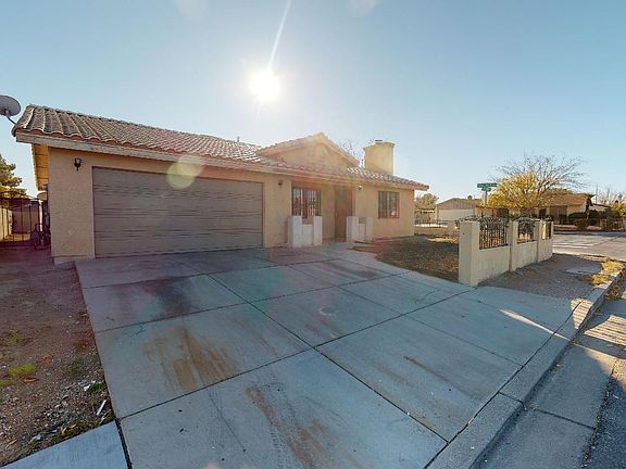 2nd image of 4015 E Wyoming Ave
