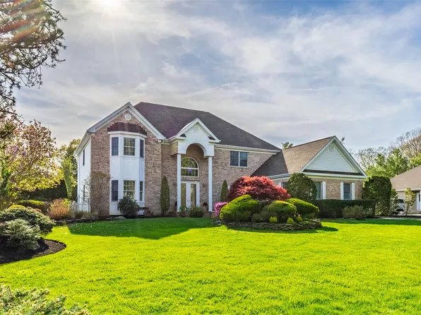 15 Dupont Court, Dix Hills, NY 11746