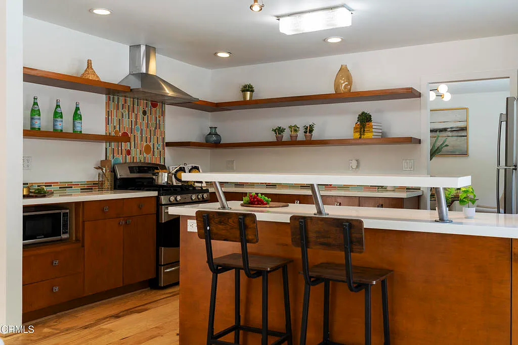 4 bed, 3.0 bath, 2501 sqft, $6,450 — Photo 4