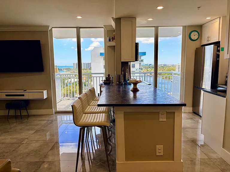1505 N Riverside Dr #1403 — Photo 8