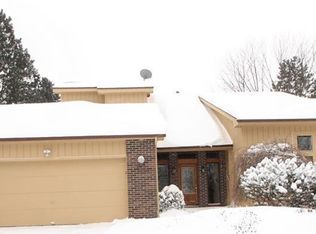 37 Split Rock Rd, Pittsford, NY 14534