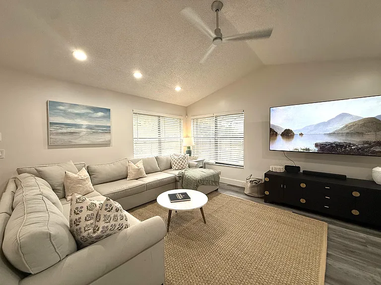 325 Knotty Wood Ln — Photo 12