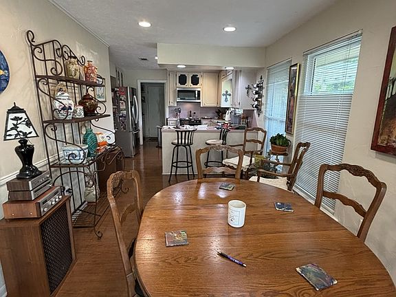 3rd image of 116 Trailwood Cir