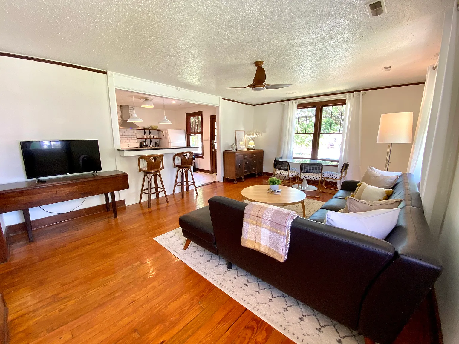 2 bed, 900 sqft, $2,800 — Photo 4