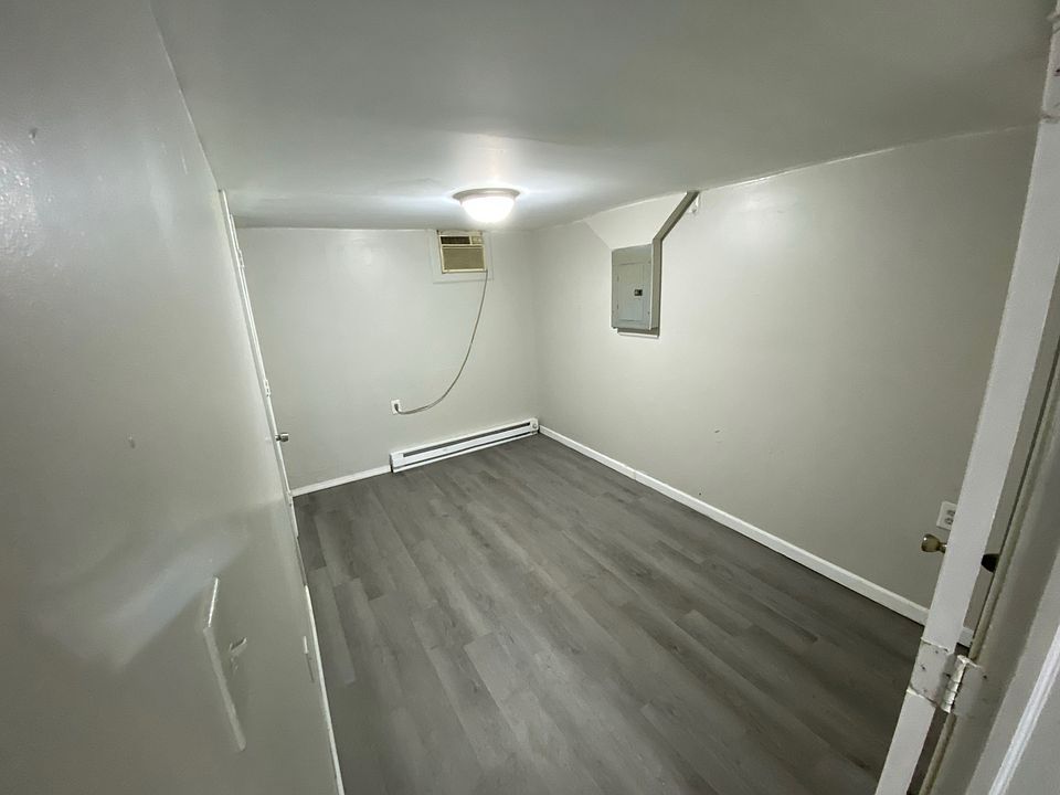 2nd image of 19 Amity Ct #3