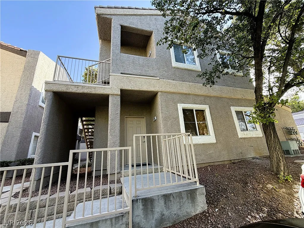1 bed, 1.0 bath, 744 sqft, $1,450 — Photo 1