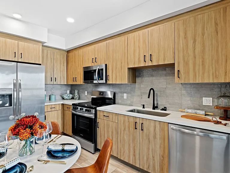 MODERNO Axis Luxury Living — Photo 18