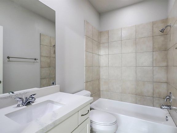 4th image of 1224 Delano St