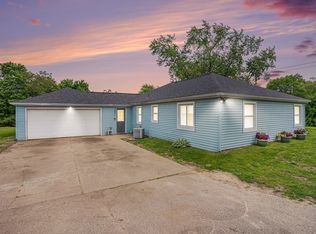 1451 Rosewood St, Jenison, MI 49428