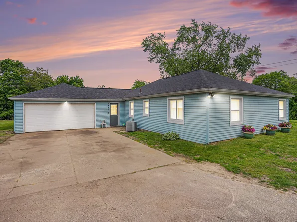1451 Rosewood St, Jenison, MI 49428