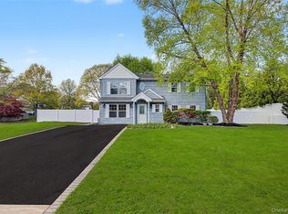 6 Lyons Lane, Coram, NY 11727