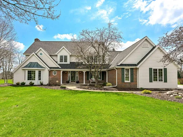 7115 W Lafayette PLACE, Mequon, WI 53092