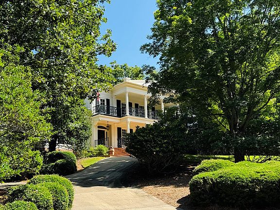 3rd image of 6012 Woods Point
