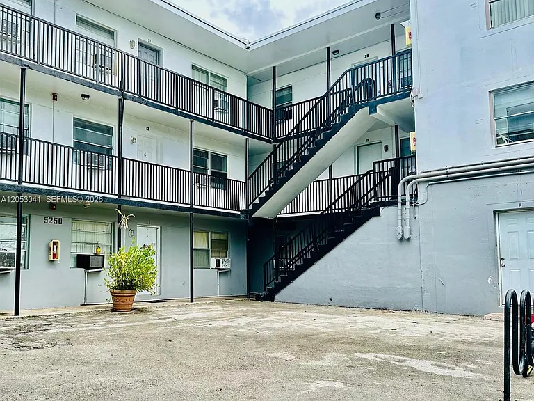5300 NW 26th Ave #21 — Photo 3