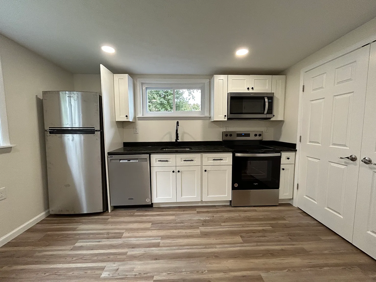 2 bed, 800 sqft, $900 — Photo 3