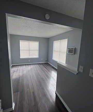 4th image of 303 Warren St APT 1