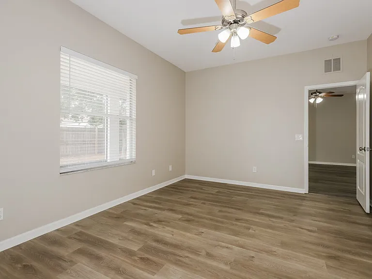 13417 Silvercreek Dr — Photo 11