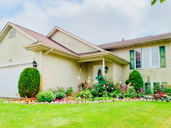 3137 Vickie Ln, North Chicago, IL 60064