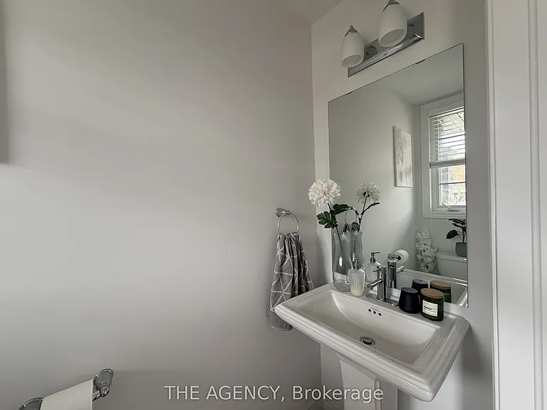 28 Baker Ln — Photo 4