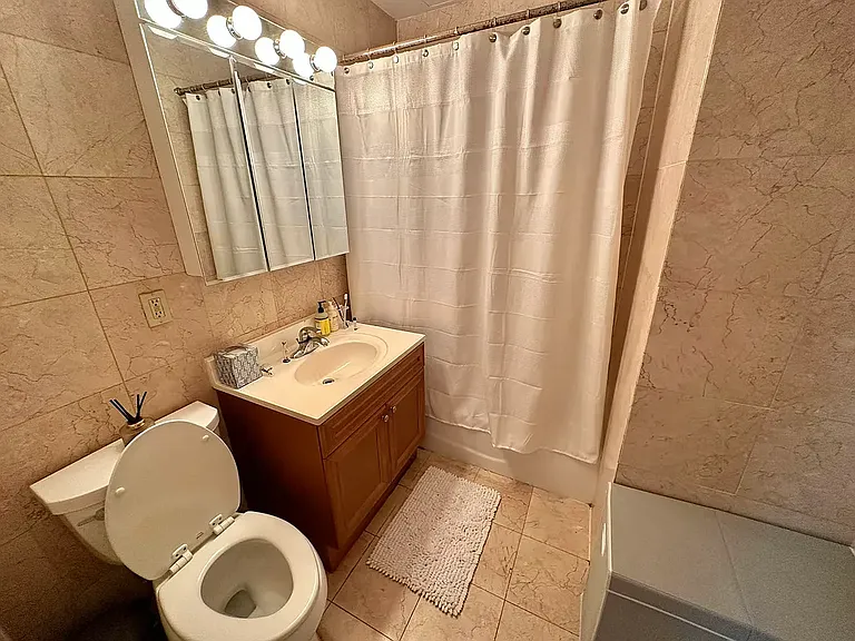 229 E 13th St #1C — Photo 6