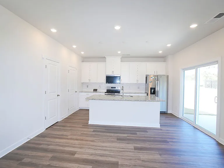 221 Alden Ct — Photo 10