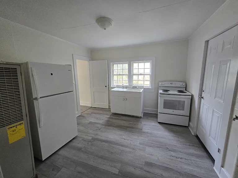 166 Kingsville Rd — Photo 7