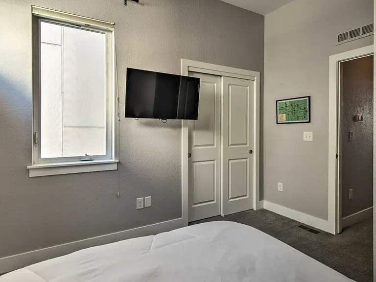 Guest bedroom