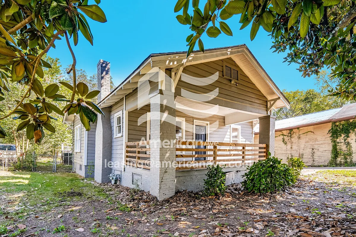 1537525_001_front_view_2.jpg - 5504 Iceland Ave