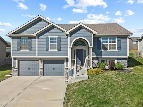 1608 Chestnut St, Kearney, MO 64060