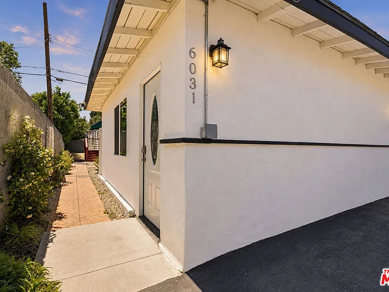 6033 Fallbrook Ave — Photo 16