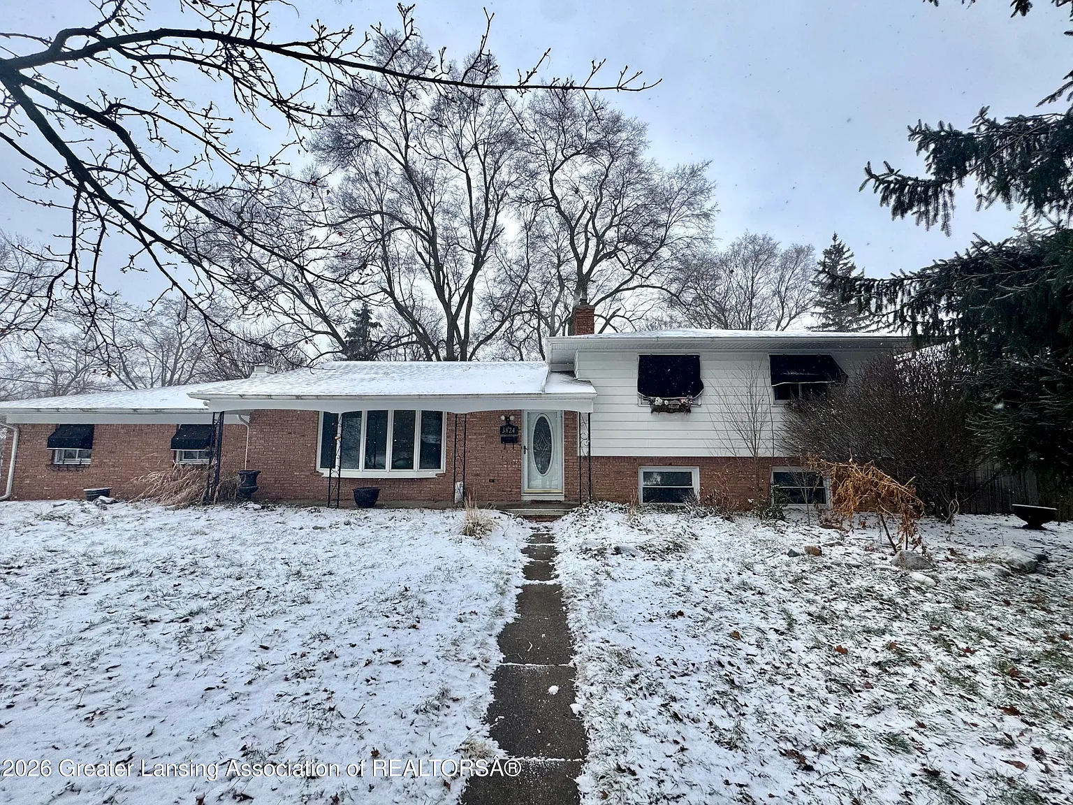 3824 Schlee St photo 1