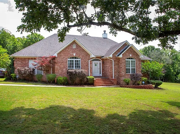 351 Channel Cir, Russellville, AR 72802