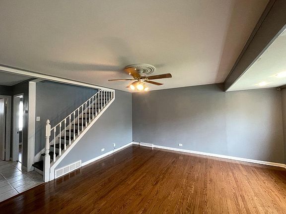2nd image of 9539 S Natoma Ave