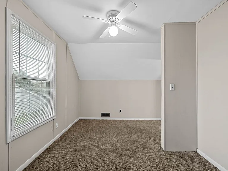410 Appleton Dr — Photo 21