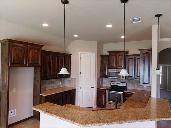 3rd image of 3803 Upper Lake Cir