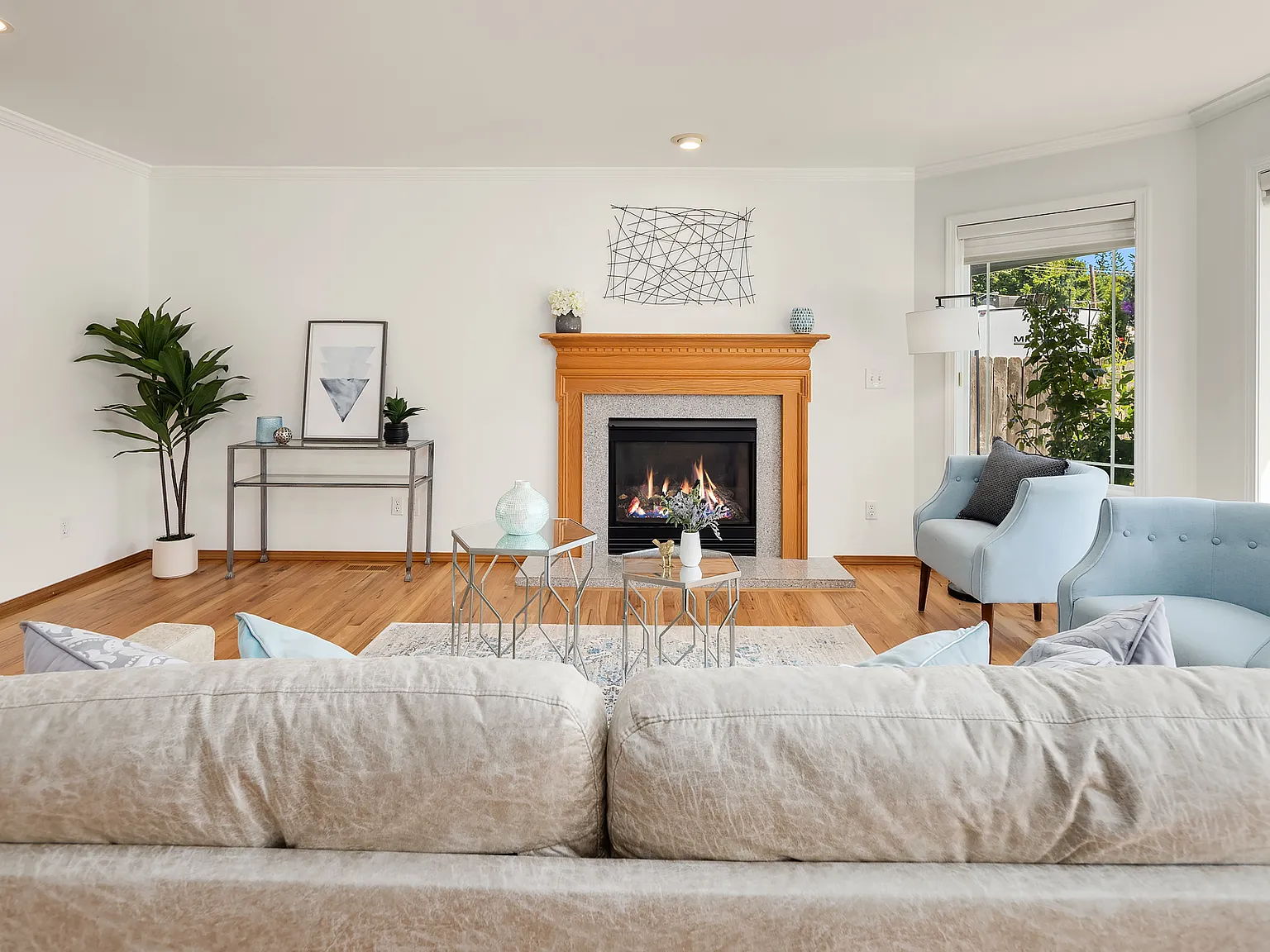 4 bed, 2.5 bath, 2179 sqft, $3,650 — Photo 2
