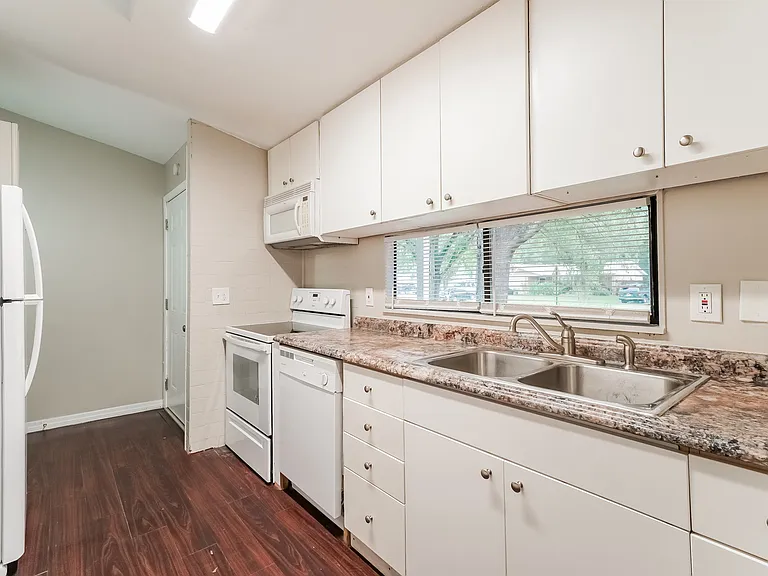 2603 Martha Ln — Photo 12